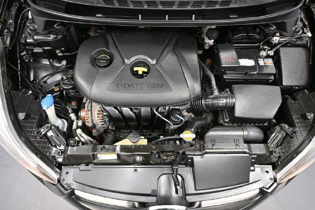 Used 2012 Hyundai Elantra Limited w/ Technology Pkg 5 FWD image 40