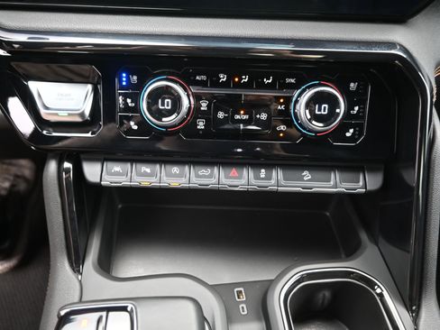 Used 2024 GMC Sierra 1500 AT4 w/ Technology Package image 19