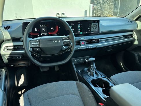 Used 2025 Kia K4 LXS image 7