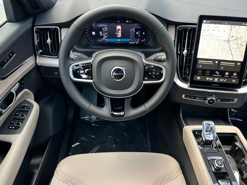New 2026 Volvo XC90 B6 Core image 12