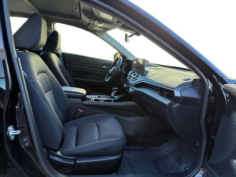 Used 2024 Nissan Altima 2.5 SV w/ SV Premium Package FWD image 12