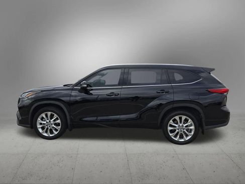 Used 2023 Toyota Highlander Limited FWD image 3