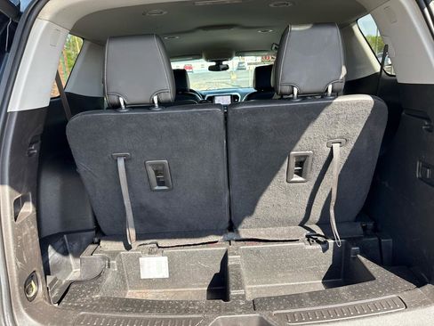 Used 2020 GMC Acadia SLT w/ Trailering Package FWD image 16
