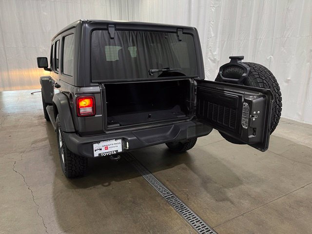Used 2019 Jeep Wrangler Unlimited Sport w/ Technology Group AWD/4WD image 12