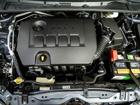 Used 2016 Toyota Corolla LE FWD image 29
