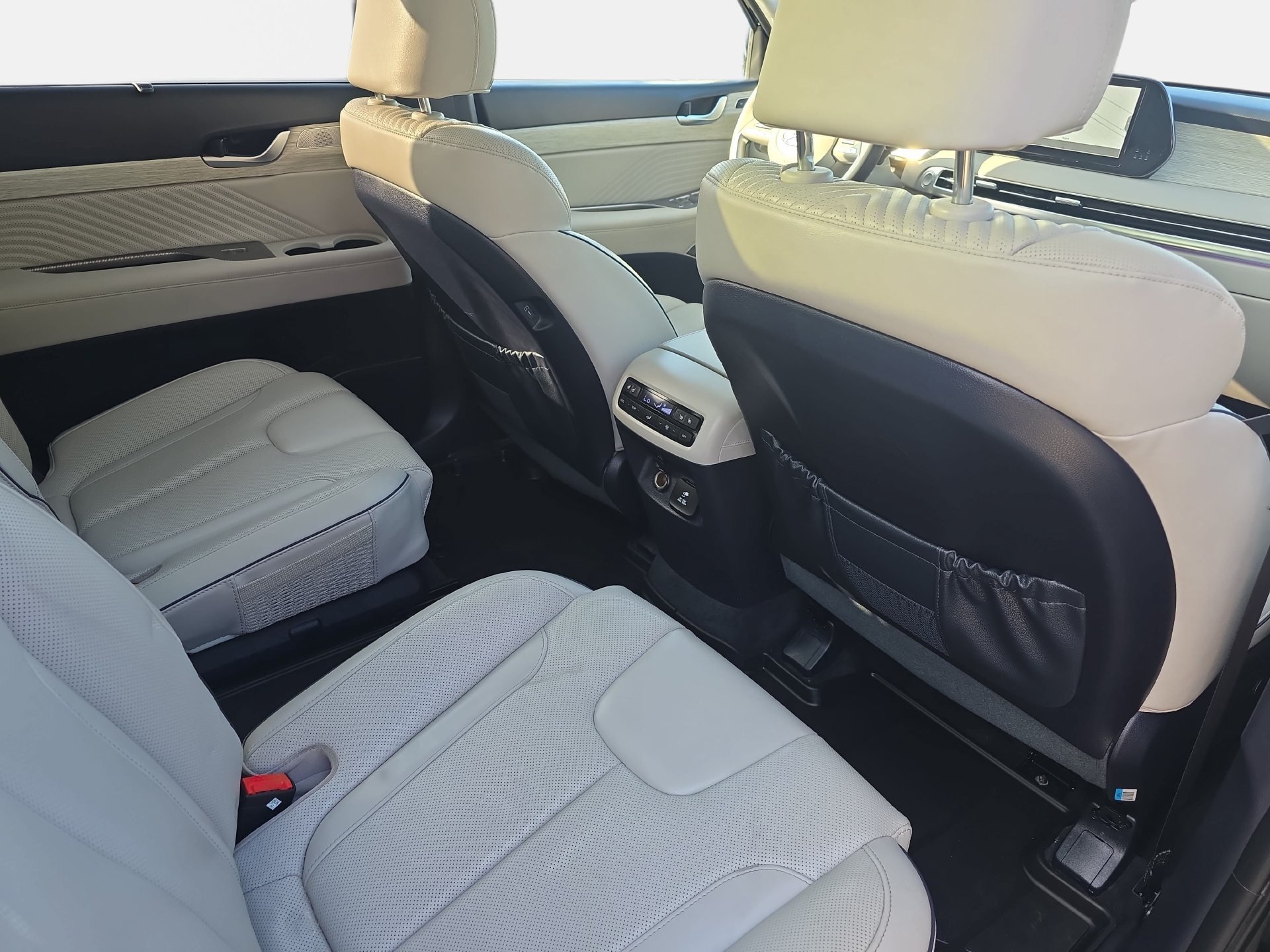 Used 2023 Hyundai Palisade Calligraphy w/ Winter Package FWD image 11