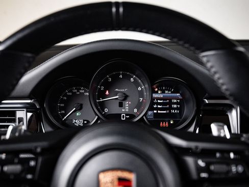 Certified 2024 Porsche Macan AWD/4WD image 15