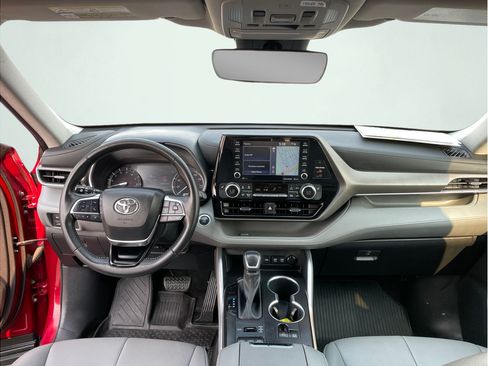 Used 2021 Toyota Highlander XLE AWD/4WD image 21