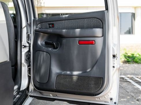 Used 2004 Chevrolet Avalanche 2WD image 69