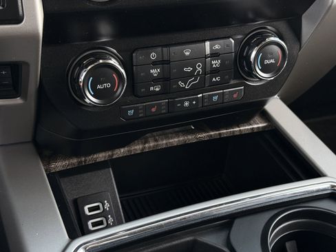 Used 2019 Ford F250 Lariat w/ Chrome Package image 20