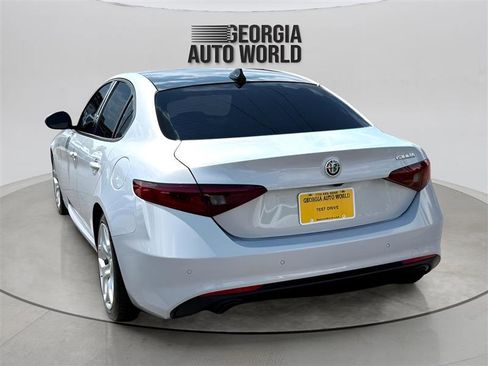 Used 2022 Alfa Romeo Giulia Ti image 3
