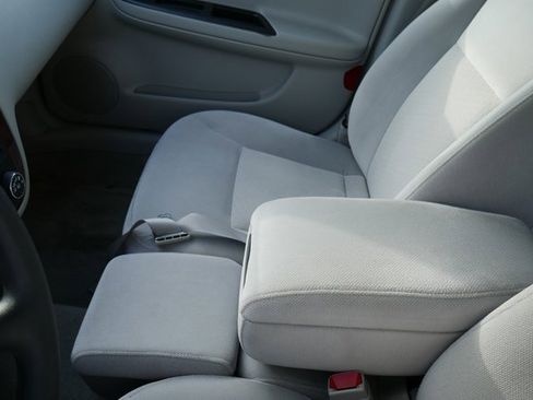 Used 2009 Chevrolet Impala LT image 18