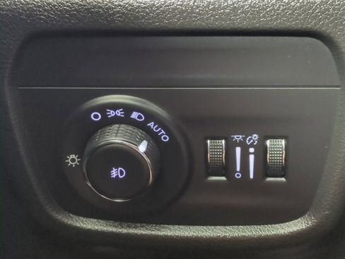 Used 2023 Jeep Grand Cherokee Limited w/ Luxury Tech Group II image 32