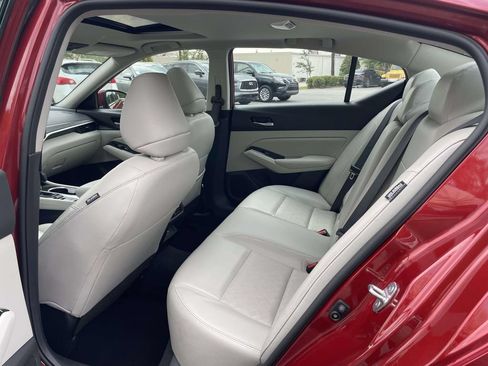 Used 2024 Nissan Altima 2.5 SL FWD image 13