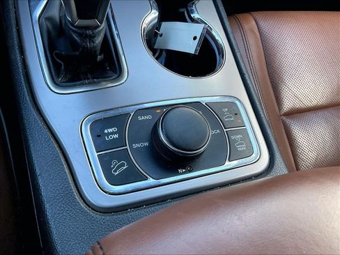 Used 2021 Jeep Grand Cherokee Overland AWD/4WD image 34