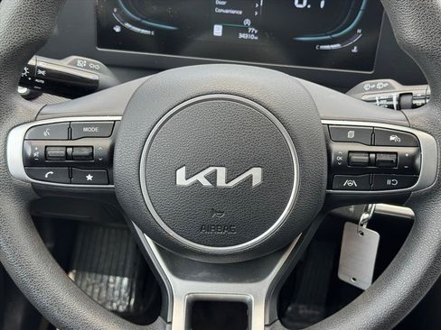 Used 2025 Kia Sportage LX AWD/4WD image 13