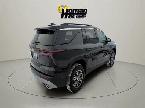 Used 2025 Chevrolet Traverse LT image 5