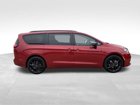 New 2026 Chrysler Pacifica Select w/ S Appearance Package image 7