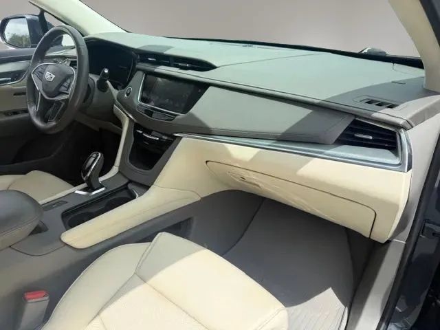 Used 2019 Cadillac XT5 Luxury w/ Advanced Security Package FWD image 12
