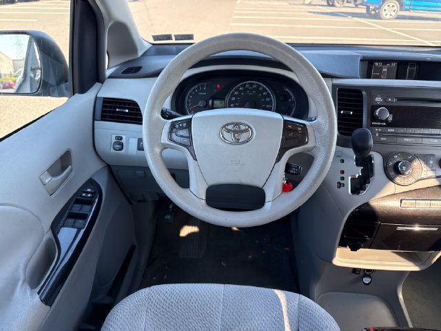 Used 2011 Toyota Sienna LE FWD image 18