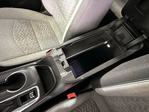 Used 2023 Chevrolet Equinox LS image 24