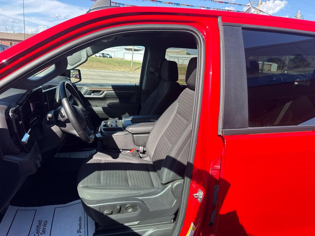 Used 2025 Chevrolet Silverado 1500 LT AWD/4WD image 14