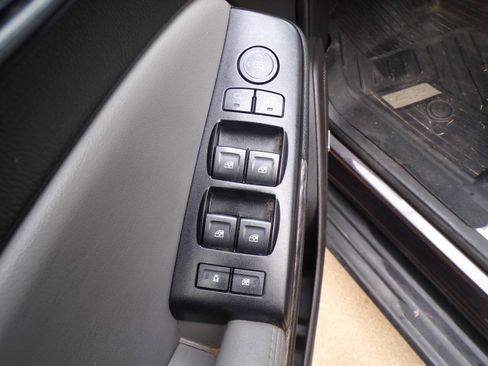 Used 2018 Chevrolet Suburban LT image 14