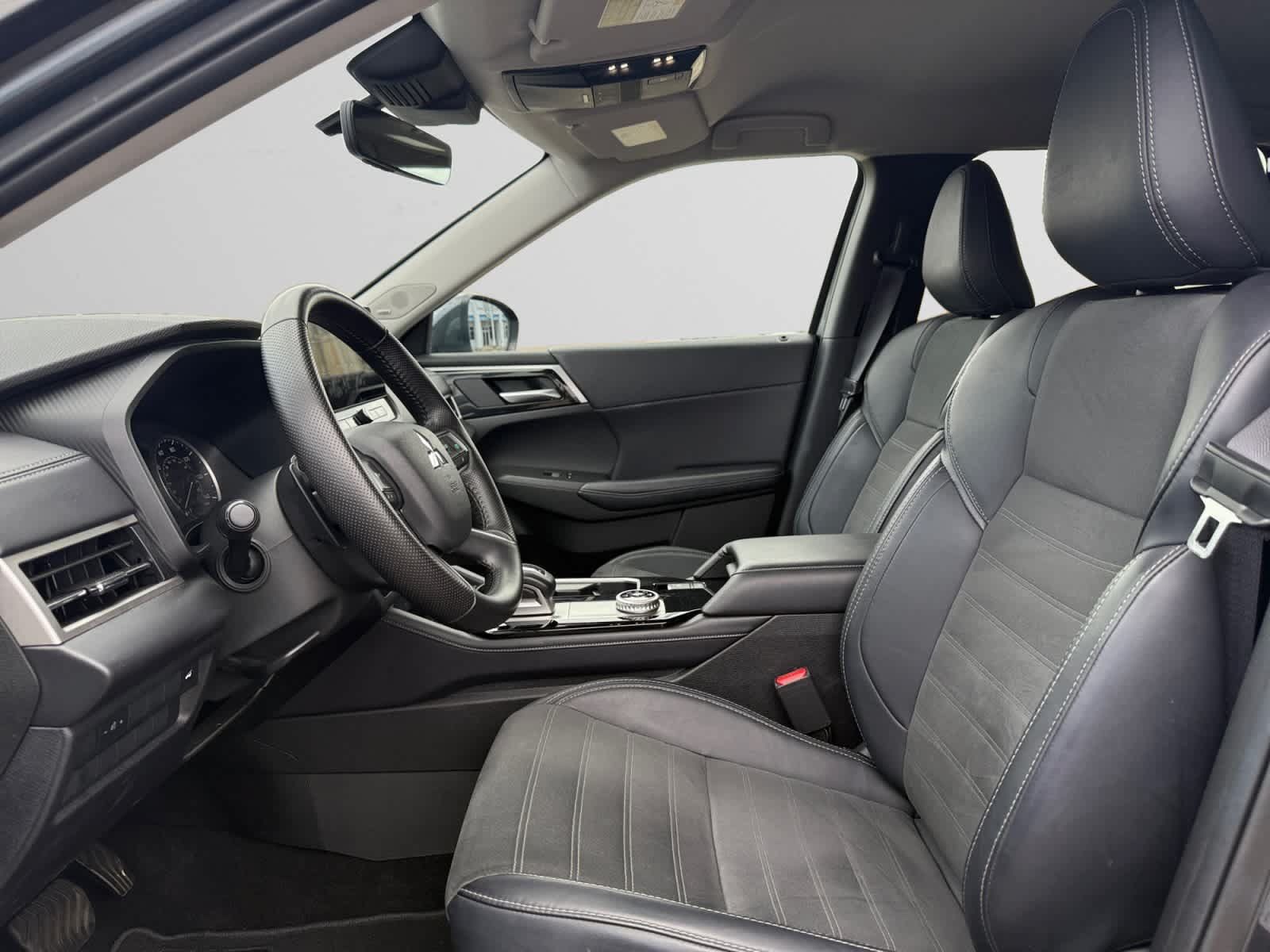 Used 2025 Mitsubishi Outlander SE AWD/4WD image 9