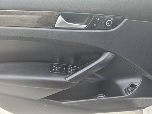 Used 2012 Volkswagen Passat 2.5 SE FWD image 18