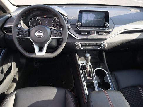 Certified 2025 Nissan Altima 2.5 SR image 16