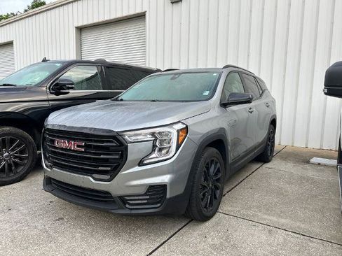 Used 2024 GMC Terrain SLE w/ Driver Convenience Package FWD image 1