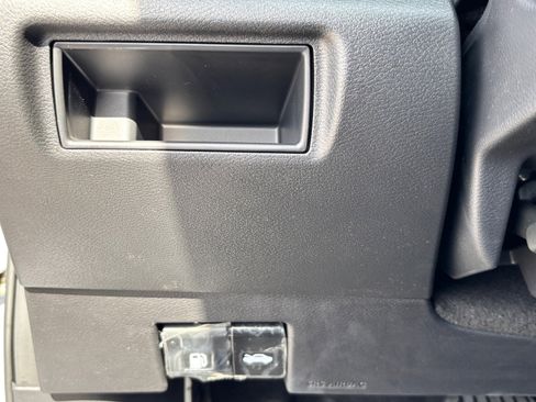 New 2025 Nissan Versa SR w/ Trunk Package image 28