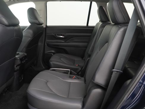 Used 2025 Toyota Grand Highlander AWD image 19