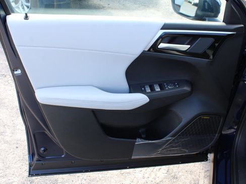 New 2025 Mitsubishi Outlander SE image 15