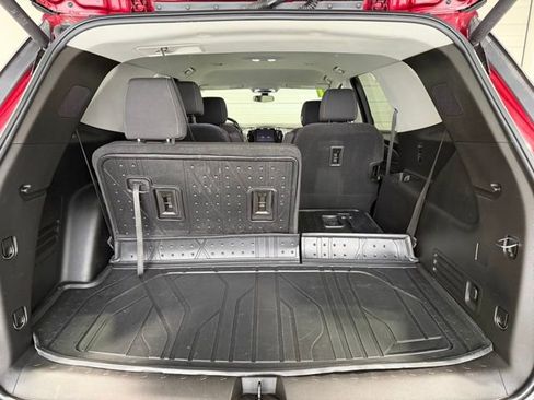 Used 2021 Chevrolet Traverse LT image 36