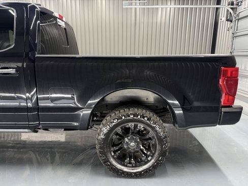 Used 2021 Ford F250 Platinum w/ FX4 Off-Road Package AWD/4WD image 5
