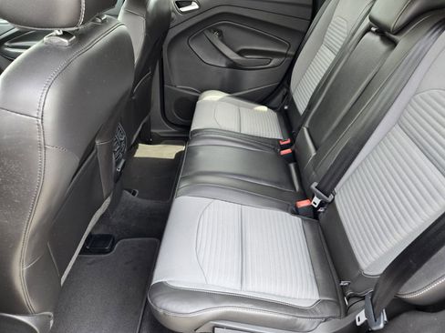 Used 2017 Ford Escape SE w/ Equipment Group 201A FWD image 27