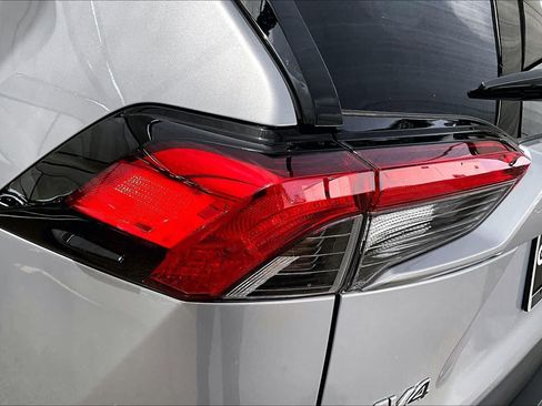 Used 2022 Toyota RAV4 XLE w/ Convenience Package AWD/4WD image 29