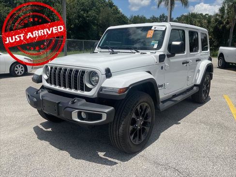 Used 2025 Jeep Wrangler Unlimited Sahara AWD/4WD image 1