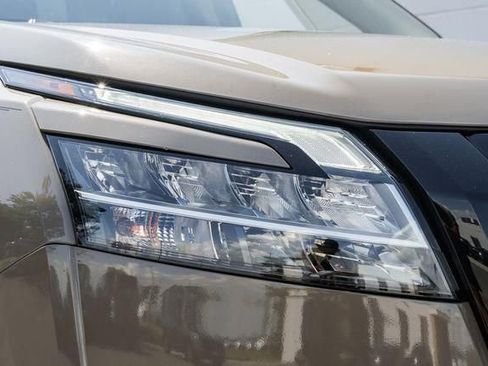 Used 2024 Nissan Pathfinder Platinum w/ Black Appearance Package image 16