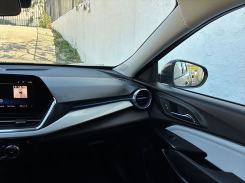 Used 2025 Chevrolet Trax LT image 34