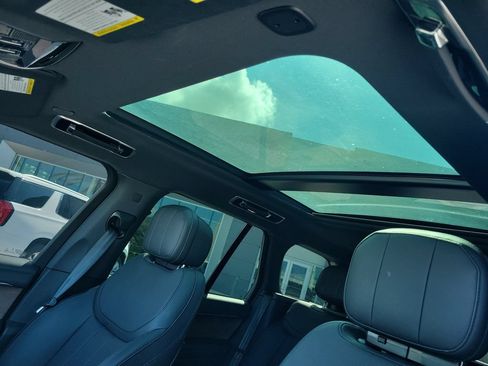 Certified 2025 Land Rover Range Rover SE AWD/4WD image 28