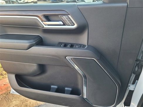 Used 2024 GMC Sierra 1500 SLT image 9