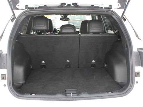 Used 2024 Jeep Compass Latitude AWD/4WD image 14