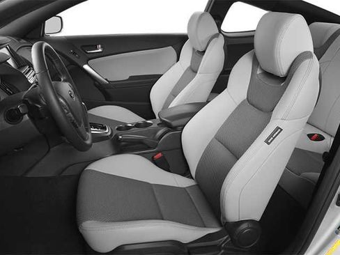 Used 2013 Hyundai Genesis 2.0T RWD image 6