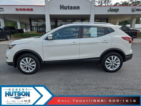 Used 2022 Nissan Rogue Sport SV FWD image 1