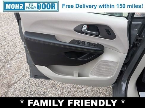 Used 2022 Chrysler Pacifica Touring-L FWD image 10