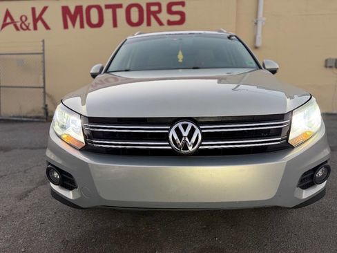 Used 2012 Volkswagen Tiguan SE image 4