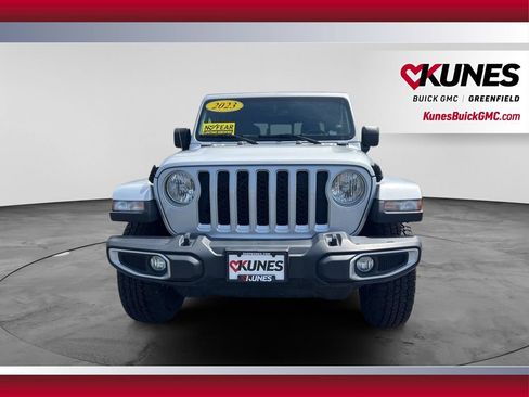 Used 2023 Jeep Gladiator Overland AWD/4WD image 14