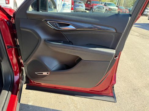 Used 2022 Buick Envision Essence w/ Technology Package II image 22